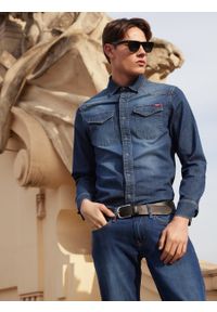 Big-Star - Koszula męska jeansowa Chuck 578. Kolor: niebieski. Materiał: jeans. Długość rękawa: długi rękaw. Długość: długie. Styl: klasyczny #4