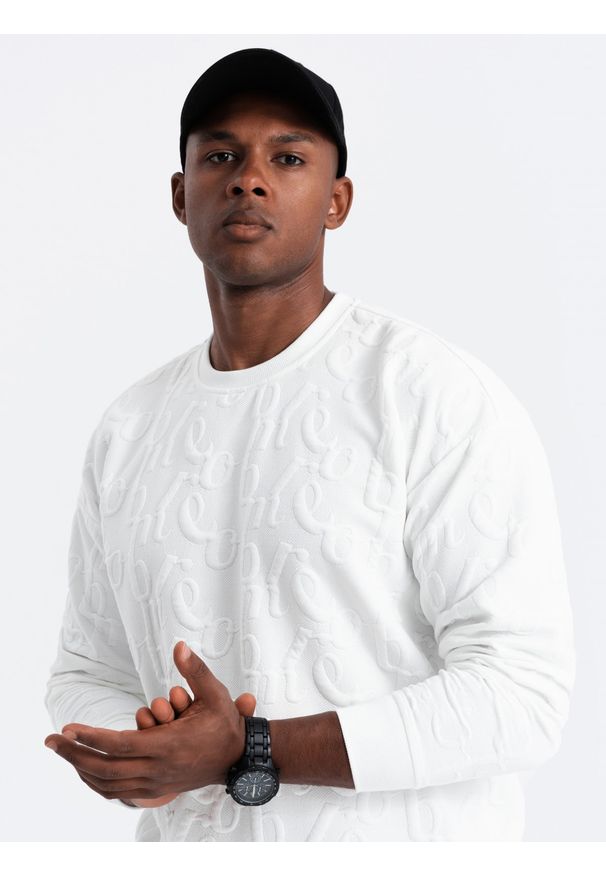 Ombre Clothing - Bluza męska RELAXED FIT z tłoczonymi literami – ecru V2. Materiał: poliester, dzianina, bawełna, materiał