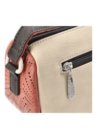 Pomarańczowa Stylowa Torebka Damska Na Ramię Anekke. Kolor: pomarańczowy. Wzór: haft, aplikacja, napisy. Dodatki: z haftem, z aplikacjami. Materiał: zdobione. Styl: elegancki. Rodzaj torebki: na ramię #6