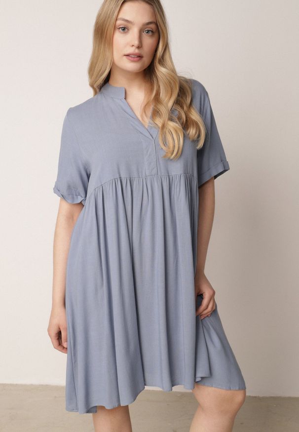Born2be - Niebieska Rozkloszowana Sukienka w Koszulowym Stylu z Bawełny Normae. Okazja: do pracy, na co dzień. Kolor: niebieski. Materiał: bawełna. Typ sukienki: koszulowe. Styl: klasyczny, casual