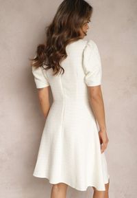 Renee - Biała Rozkloszowana Sukienka Mini z Lekko Bufiastymi Rękawkami Merridia. Kolor: biały. Długość rękawa: krótki rękaw. Długość: mini #5