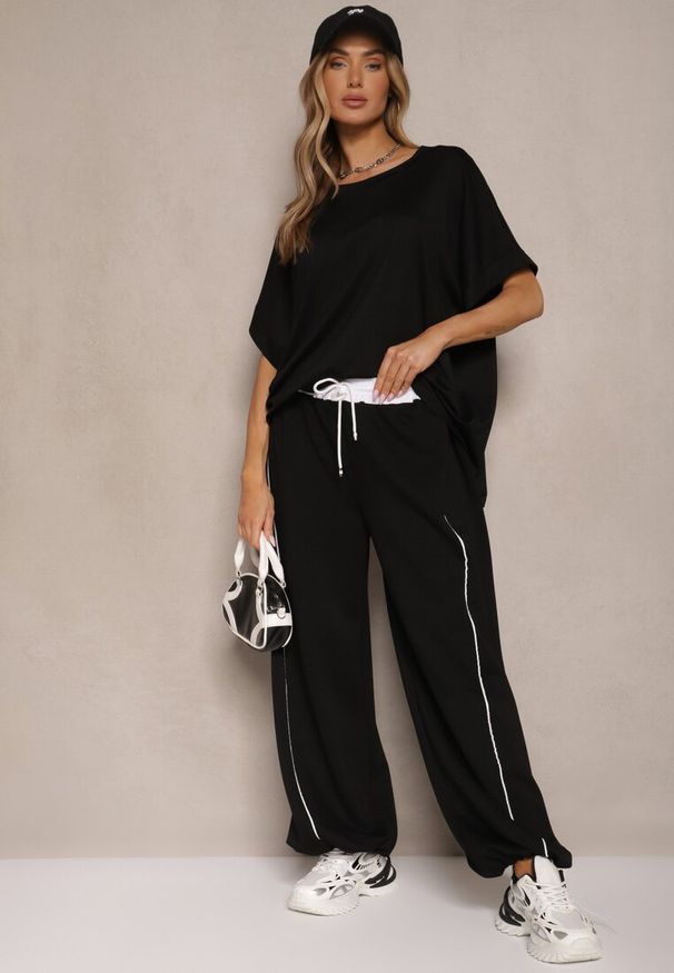 Renee - Czarny T-shirt z Wiskozą o Fasonie Nietoperza Tanalitha. Okazja: na co dzień. Kolor: czarny. Materiał: wiskoza. Styl: casual