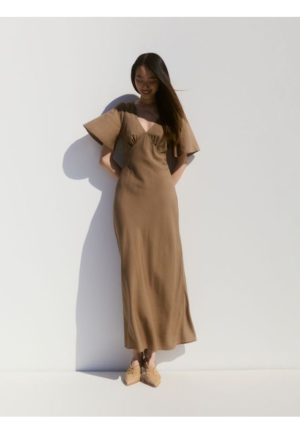 Reserved - Sukienka maxi z lnem - oliwkowy. Kolor: oliwkowy. Materiał: len. Typ sukienki: proste. Długość: maxi
