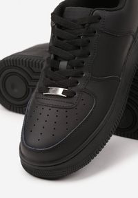 Renee - Czarne Sneakersy ze Skóry Naturalnej z Perforacją Rilarose. Okazja: na co dzień. Kolor: czarny. Materiał: skóra
