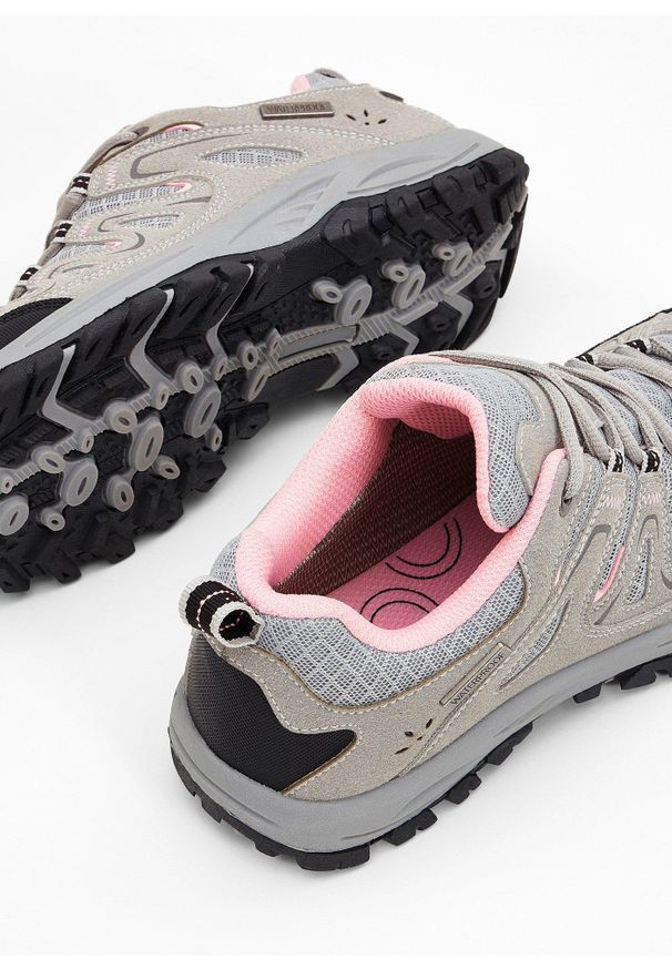 bonprix - Buty trekkingowe. Kolor: szary