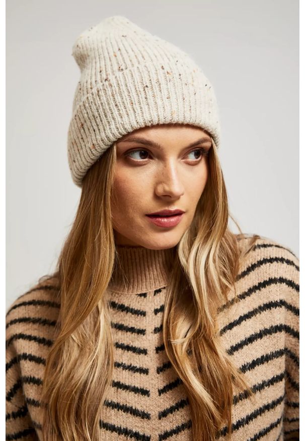 MOODO - Prążkowana czapka piaskowa. Materiał: prążkowany