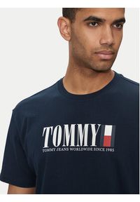 Tommy Jeans T-Shirt DNA Flag DM0DM18533 Granatowy Regular Fit. Kolor: niebieski. Materiał: bawełna #5