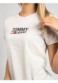 TOMMY HILFIGER - Tommy Hilfiger T-shirt | DW0DW07029 | Kobieta | Szary. Okazja: na co dzień. Kolor: szary. Materiał: bawełna. Wzór: nadruk. Styl: casual
