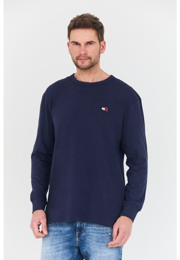Tommy Jeans - TOMMY JEANS Granatowy longsleeve. Kolor: niebieski. Długość rękawa: długi rękaw