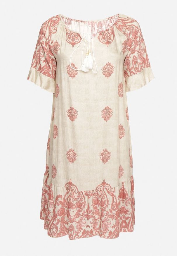 Born2be - Różowa Wiskozowa Sukienka w Stylu Boho z Frędzlami i Falbankami Korilia. Typ kołnierza: kołnierz z falbankami. Kolekcja: plus size. Kolor: różowy. Materiał: wiskoza. Sezon: lato. Typ sukienki: rozkloszowane, dla puszystych. Styl: boho