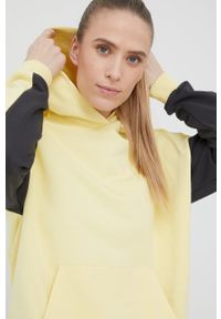 Jack Wolfskin bluza bawełniana damska kolor żółty z kapturem z aplikacją. Typ kołnierza: kaptur. Kolor: żółty. Materiał: bawełna. Wzór: aplikacja #2