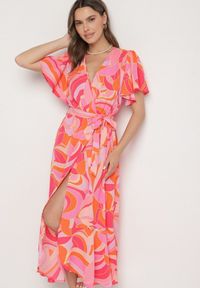 Born2be - Czerwona Sukienka o Kopertowym Kroju z Wiązanym Paskiem Zareonna. Okazja: na co dzień. Typ kołnierza: dekolt w kształcie V. Kolor: czerwony. Typ sukienki: kopertowe. Styl: casual, elegancki #3