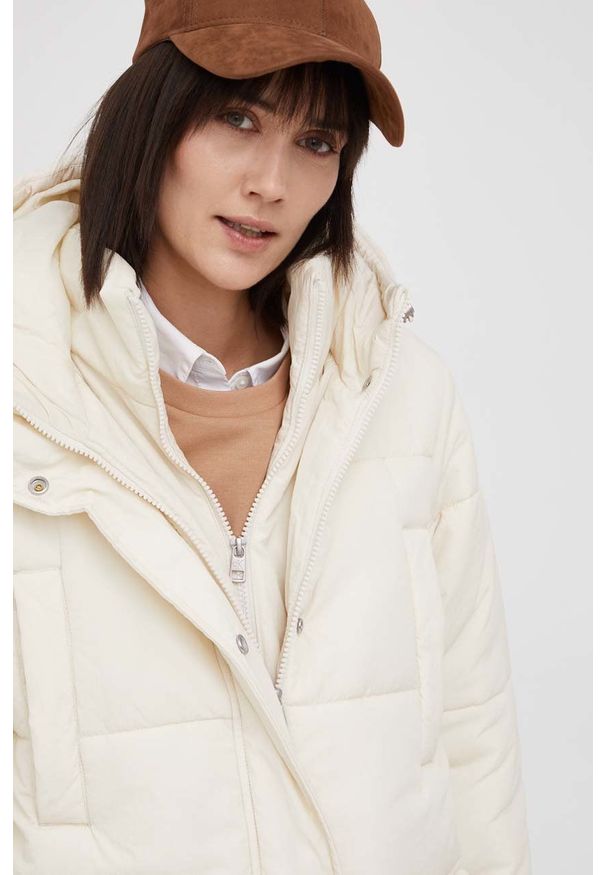 Calvin Klein Jeans Kurtka kolor kremowy zimowa. Okazja: na co dzień. Kolor: beżowy. Materiał: materiał, włókno, puch, poliamid. Wzór: gładki. Sezon: zima. Styl: casual