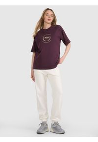 4f - 4F T-shirt oversize z nadrukiem damski - fioletowy S. Okazja: na co dzień. Kolor: fioletowy. Materiał: jersey, tkanina, dzianina, bawełna, materiał. Długość rękawa: krótki rękaw. Długość: krótkie. Wzór: nadruk. Styl: sportowy, klasyczny, casual