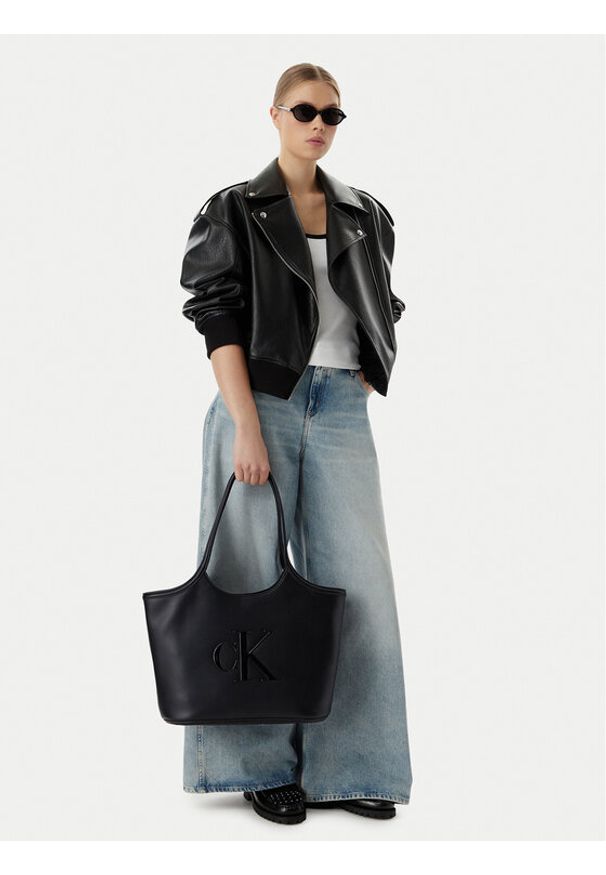 Calvin Klein Torebka Bold Ck LV04F3562G Czarny. Kolor: czarny. Materiał: skórzane