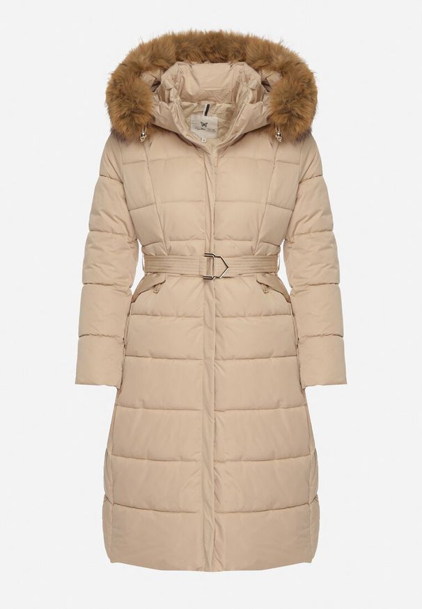 Born2be - Beżowa Długa Kurtka Pikowana z Kapturem z Futerkiem i Paskiem w Talii Avesiia. Okazja: do pracy, na spotkanie biznesowe. Typ kołnierza: kaptur. Kolor: beżowy. Materiał: futro. Długość: długie. Styl: biznesowy