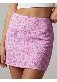 Sinsay - Spódnica mini z rozcięciem i kwiatowym wzorem - różowy. Kolor: różowy. Wzór: kwiaty #1