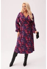 Moda Size Plus Iwanek - Sukienka Florina - kobiecość i lekkość w każdym detalu PLUS SIZE XXL. Okazja: na co dzień. Typ kołnierza: dekolt kopertowy. Kolekcja: plus size. Wzór: nadruk, kwiaty. Typ sukienki: dla puszystych. Materiał: tkanina, wiskoza, materiał, bawełna, elastan. Długość rękawa: długi rękaw. Styl: klasyczny, casual, elegancki. Długość: midi