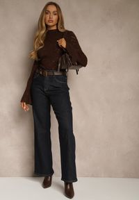 Renee - Brązowa Bluzka z Koronki ze Stójką i Falbankami przy Rękawach Nemira. Typ kołnierza: kołnierz z falbankami, kołnierzyk stójkowy. Kolor: brązowy. Materiał: koronka. Wzór: koronka #4