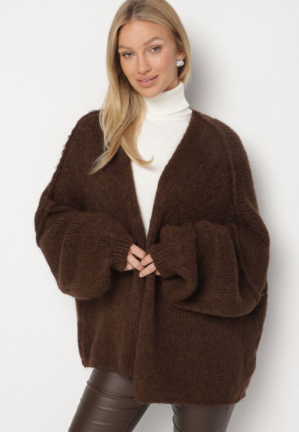 Born2be - Brązowy Nietoperzowy Kardigan Bez Zapięć z Domieszką Wełny i Wiskozy Rallisa. Okazja: na co dzień. Kolor: brązowy. Materiał: wiskoza, wełna. Wzór: gładki. Styl: casual