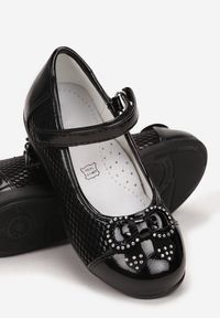 Born2be - Czarne Balerinki Meresana. Nosek buta: okrągły. Zapięcie: rzepy. Kolor: czarny. Materiał: skóra, lakier. Szerokość cholewki: normalna. Wzór: aplikacja. Styl: elegancki, glamour #4