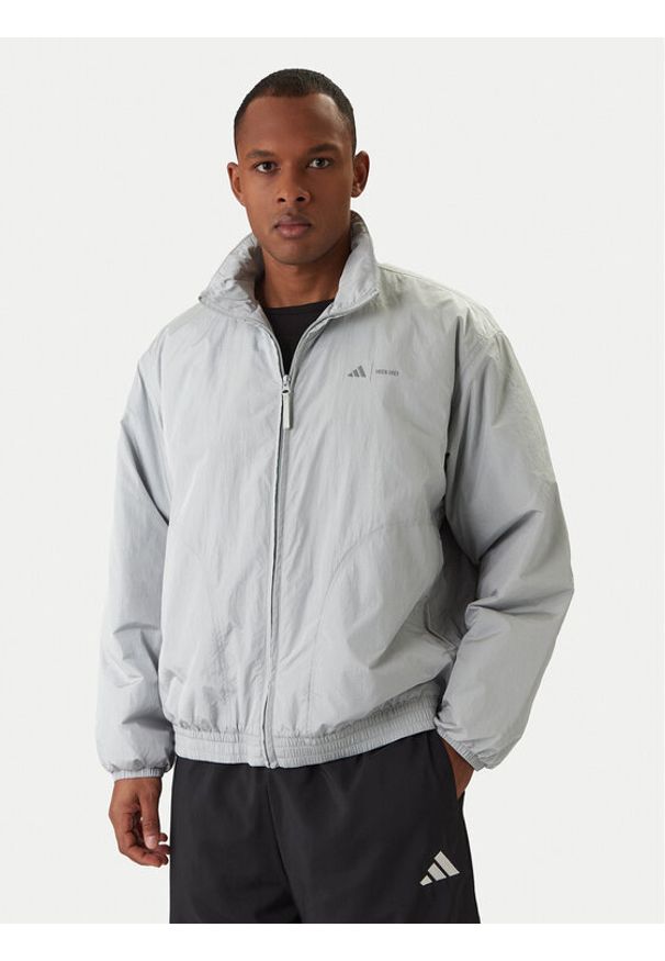 Adidas - adidas Kurtka przejściowa Moon Boot JM8923 Szary Loose Fit. Kolor: szary. Materiał: syntetyk