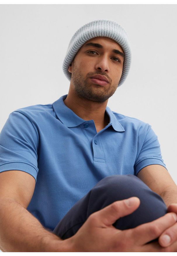 bonprix - Shirt polo pique z czystej bawełny organicznej. Typ kołnierza: polo. Kolor: niebieski. Materiał: bawełna. Długość rękawa: krótki rękaw. Długość: krótkie