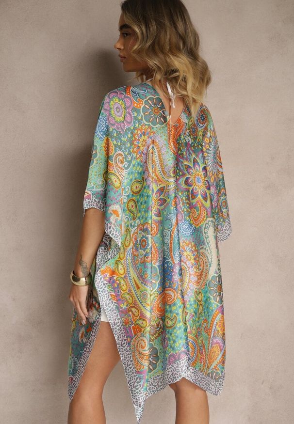 Renee - Zielone Wiskozowe Ponczo z Jedwabiem i Abstrakcyjnym Wzorem Sadellis. Okazja: na plażę. Kolor: zielony. Materiał: jedwab, wiskoza. Styl: elegancki