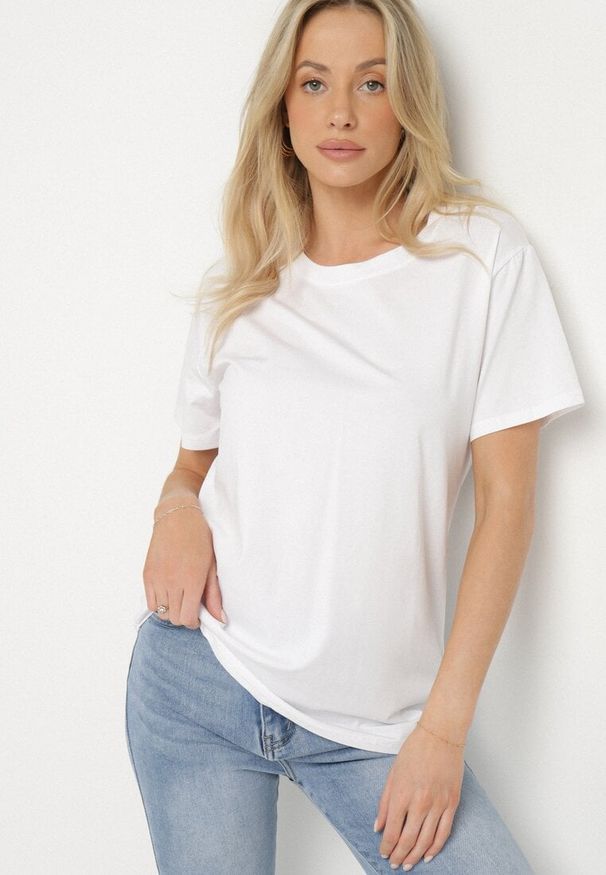Born2be - Biały Gładki T-shirt z Bawełny o Klasycznym Kroju Natime. Kolor: biały. Materiał: bawełna. Wzór: gładki. Styl: klasyczny