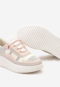 Born2be - Różowo-Białe Sznurowane Sneakersy na Tłoczonej Platformie Orasa. Nosek buta: okrągły. Zapięcie: sznurówki. Kolor: różowy. Materiał: materiał. Sezon: lato. Obcas: na platformie. Wysokość obcasa: niski #6