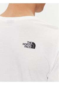 The North Face Longsleeve Simple Dome NF0A87QN Biały Regular Fit. Kolor: biały. Materiał: bawełna. Długość rękawa: długi rękaw