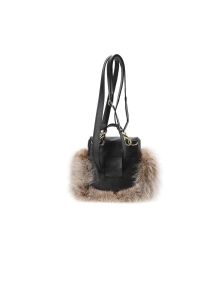 Beżowa Elegancka Torebka Luka-Pelli Plecaczek Z Naturalnym Futrem Z Lisa. Kolor: beżowy. Wzór: paski. Materiał: futrzane. Styl: elegancki. Rodzaj torebki: na ramię #5