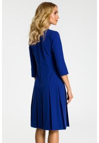 MOE - Elegancka sukienka z obniżoną talią i kontrafałdami chabrowa. Kolor: niebieski. Styl: elegancki #3