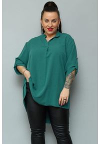 KARKO - Tunika elegancka GOSIA ze stójką dłuższy tył morska PROMOCJA. Okazja: na co dzień. Typ kołnierza: kołnierzyk stójkowy. Kolekcja: plus size. Kolor: morski. Materiał: poliester, skóra, materiał, tkanina, elastan. Długość rękawa: krótki rękaw. Długość: długie. Wzór: jednolity, gładki, paski. Styl: elegancki #1