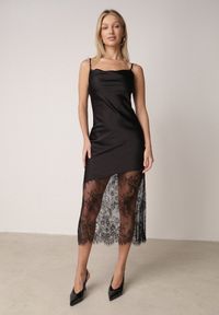 Born2be - Czarna Koktajlowa Sukienka z Satyny Ozdobiona Koronką Palinca. Okazja: na co dzień, na imprezę. Kolor: czarny. Materiał: satyna, koronka. Długość rękawa: na ramiączkach. Wzór: aplikacja, koronka. Styl: wizytowy #8