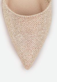 Renee - Złote Czółenka Vices na Słupku z Wkładką ze Skóry Naturalnej Ozdobione Paskiem Resilia. Okazja: na co dzień. Zapięcie: pasek. Kolor: złoty. Materiał: skóra. Wzór: aplikacja. Obcas: na słupku. Styl: casual, elegancki. Wysokość obcasa: średni #5