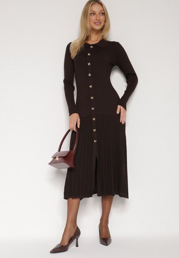 Born2be - Brązowa Wiskozowa Sukienka Sweterkowa z Guzikami Zozaria. Okazja: na co dzień. Kolor: brązowy. Materiał: wiskoza. Typ sukienki: proste. Styl: elegancki, casual, klasyczny