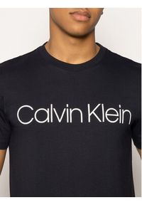 Calvin Klein T-Shirt Logo K10K104063 Granatowy Regular Fit. Kolor: niebieski. Materiał: bawełna