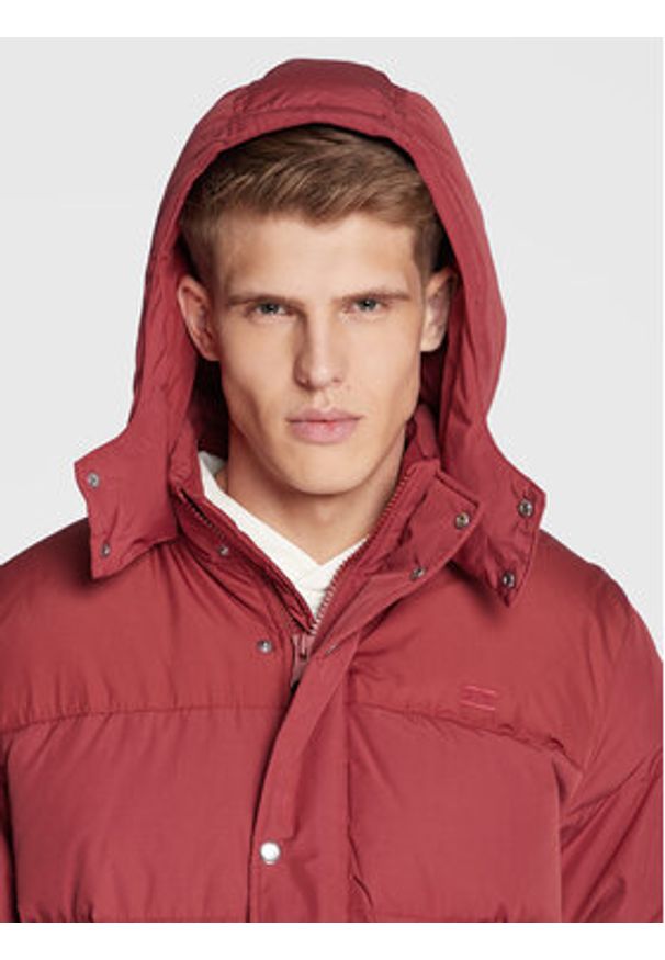 Levi's® Kurtka puchowa Excelsior A1828-0005 Czerwony Regular Fit. Kolor: czerwony. Materiał: bawełna, syntetyk, puch