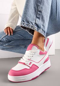 Born2be - Fuksjowo-Białe Sneakersy na Niskiej Platformie z Przeszyciami Ralavia. Kolor: różowy. Obcas: na platformie #1
