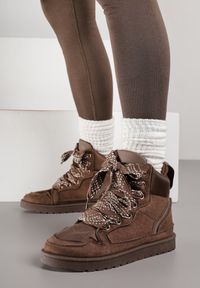 Born2be - Brązowe Sneakersy z Ozdobnymi Sznurówkami Eveslia. Okazja: na co dzień. Zapięcie: sznurówki. Kolor: brązowy. Materiał: jeans