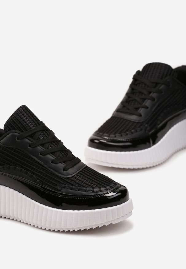 Born2be - Czarne Sneakersy z Patchworkową Cholewką i Tłoczoną Platformą Geridia. Kolor: czarny. Szerokość cholewki: normalna. Obcas: na platformie