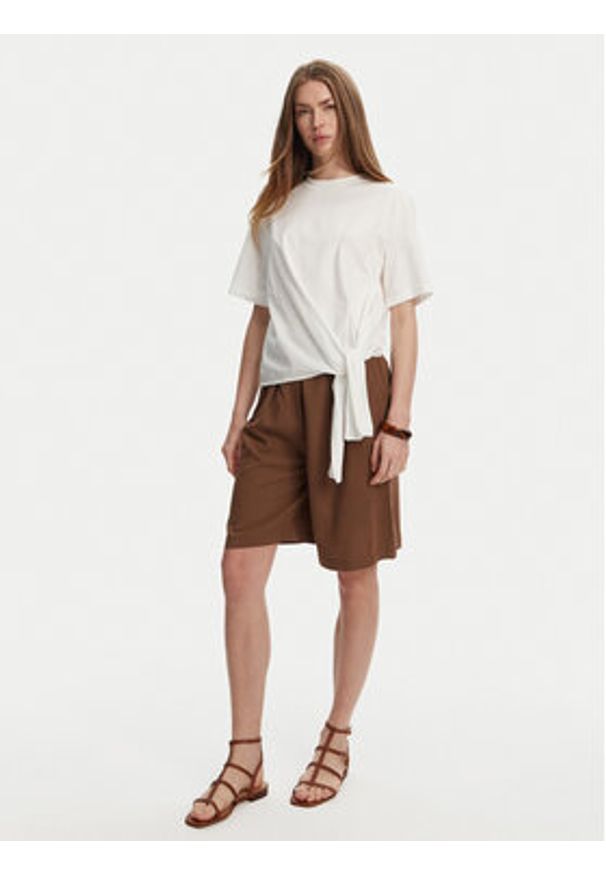 ViCOLO T-Shirt UD0043 Biały Regular Fit. Kolor: biały. Materiał: bawełna