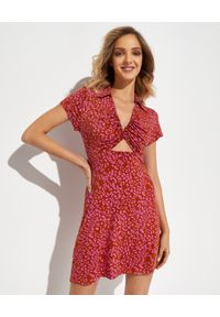 FREE PEOPLE - Sukienka mini w cętki Marsaille. Kolor: fioletowy, wielokolorowy, różowy. Wzór: nadruk. Styl: klasyczny. Długość: mini