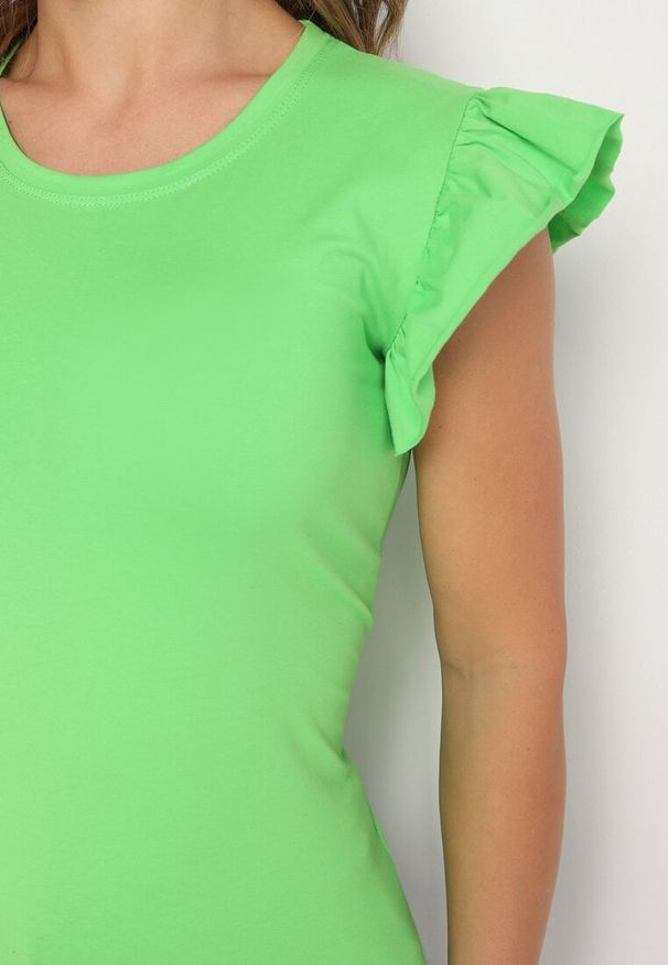 Born2be - Jasnozielona Bluzka z Bawełny Ozdobiona Falbankami przy Rękawach Krisana. Okazja: na co dzień. Typ kołnierza: kołnierz z falbankami. Kolor: zielony. Materiał: bawełna. Wzór: aplikacja. Styl: klasyczny, casual