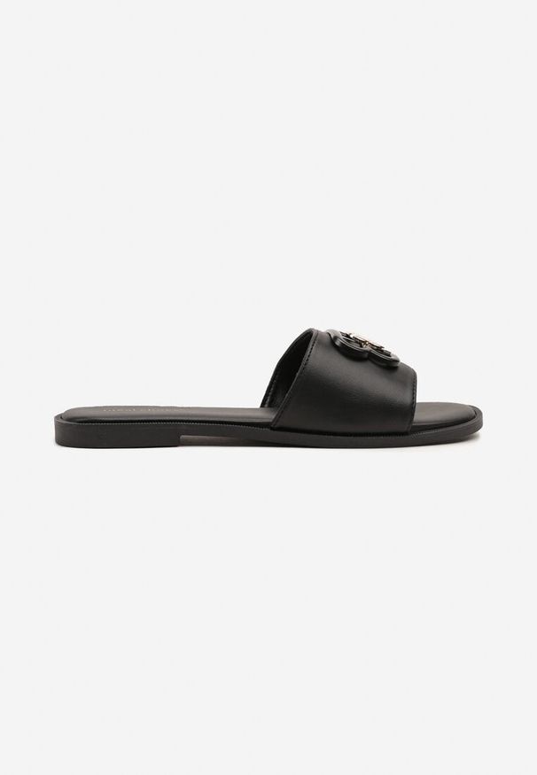 Born2be - Czarne Klapki z Metaliczną Ozdobą Roniqia. Okazja: na co dzień. Kolor: czarny. Wzór: aplikacja. Styl: casual, elegancki
