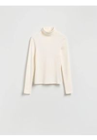 Reserved - Bawełniany golf - złamana biel. Typ kołnierza: golf. Materiał: bawełna