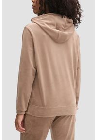 Guess - GUESS Brązowa welurowa damska bluza Couture. Kolor: brązowy. Materiał: welur