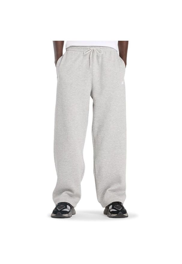 Spodnie męskie New Balance Sport Essentials MP53506AG - szare. Kolor: szary. Materiał: dresówka, poliester, bawełna, materiał