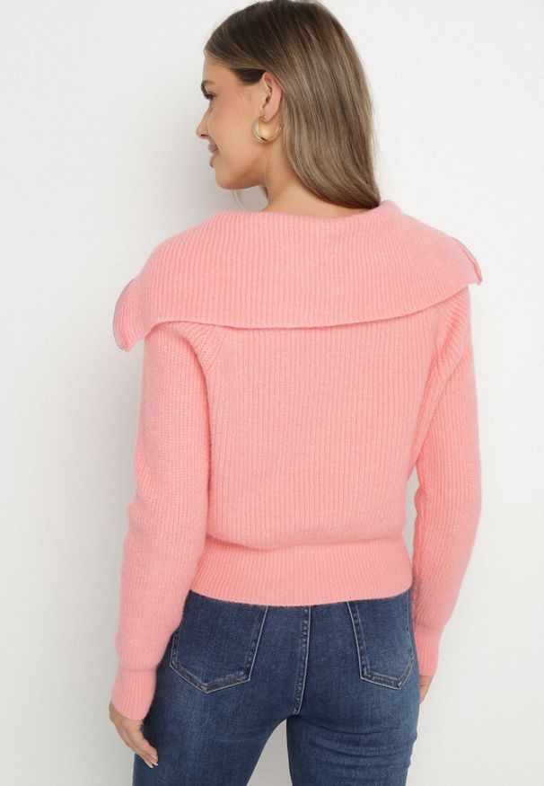 Born2be - Różowy Kardigan Dzianiny z Wełną z Golfem Zapinany na Suwak Zinellia. Okazja: na co dzień. Typ kołnierza: golf. Kolor: różowy. Materiał: dzianina, wełna. Długość rękawa: długi rękaw. Długość: długie. Styl: casual, klasyczny